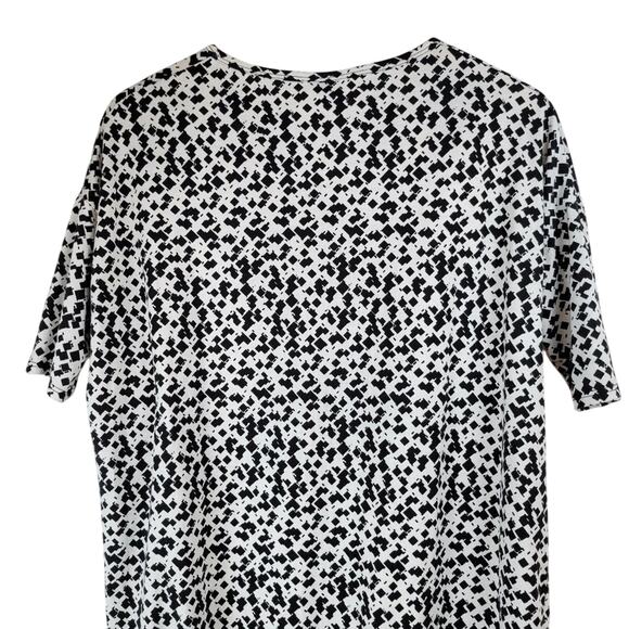 LuLaRoe XXS Geometric Print Tunic Top‎ Short Sleeve Black White Made in Mexico - Picture 4 of 7